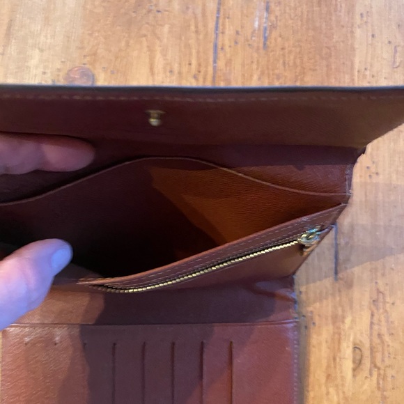 Louis Vuitton Long Passport Wallet - Picture 15 of 16